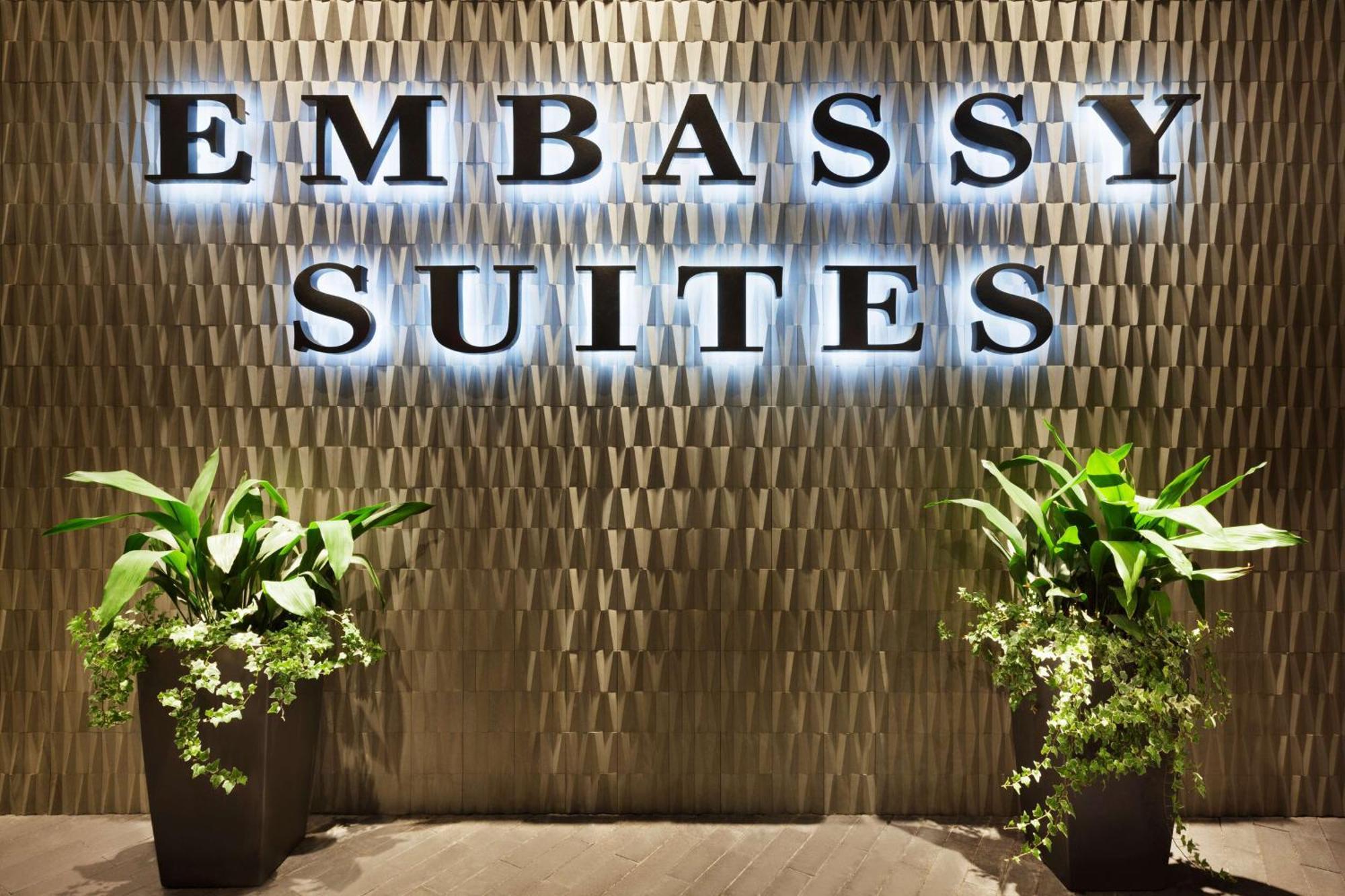 Embassy Suites By Hilton Charlotte Uptown Exteriör bild