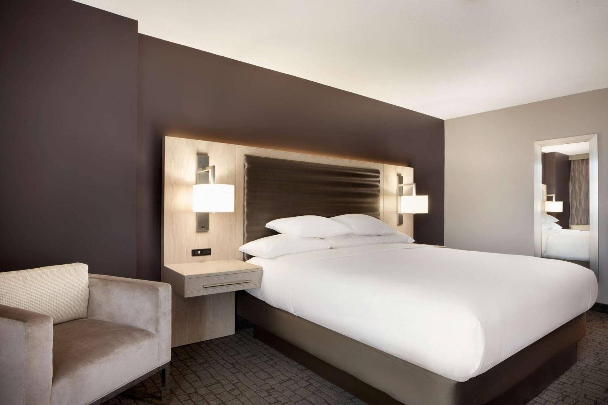 Embassy Suites By Hilton Charlotte Uptown Exteriör bild