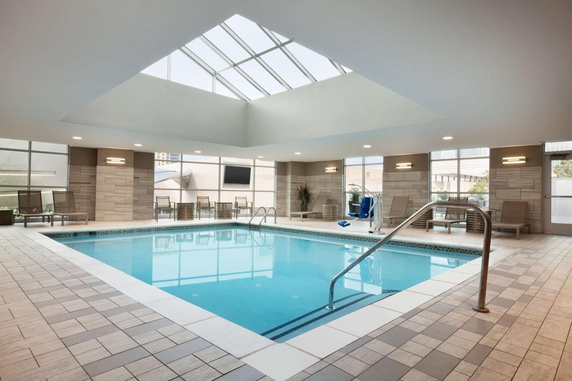 Embassy Suites By Hilton Charlotte Uptown Exteriör bild